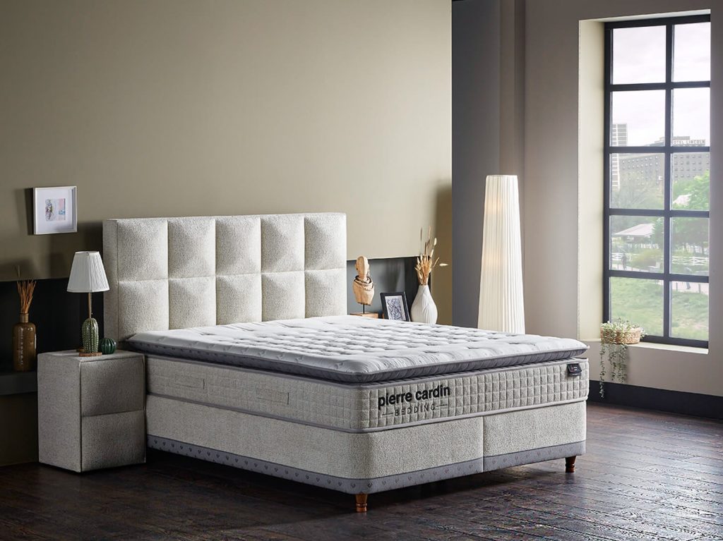 Coral yatak, modern şıklığı ve yüksek konforu bir araya getirir.