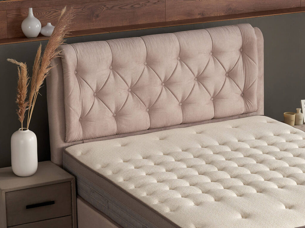 Estetik ve Fonksiyonel: Pierre Cardin Nora Başlık | Yatak Düzenlemesinde Modern Tasarım ve Rahatlık - Hemen İnceleyin