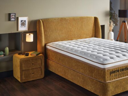 Le lit Louis allie élégance classique et grand confort.