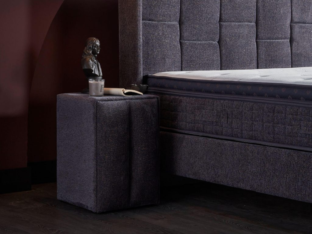 Magnifique puf: Zarif ve modern tasarımıyla yaşam alanınıza şıklık ve konfor katar, pratik bir oturma çözümüdür.