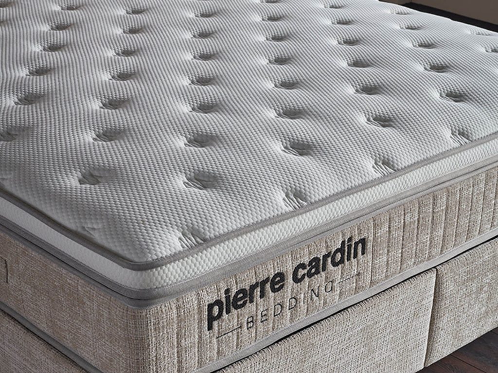 Josephine yatak: Modern ve estetik tasarımıyla yatak odanıza sofistike bir dokunuş ekler, ideal uyku sağlar.